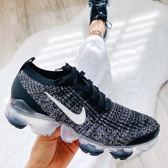 vapormax sneakers black